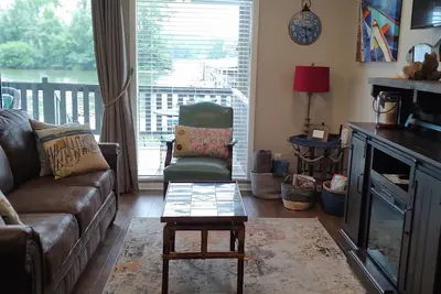 Image de Lakefront Condo on Lake Hamilton