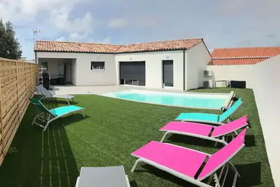 Image de Villa 9 personnes avec piscine chauffée bord de mer 4 étoiles