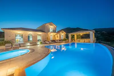 Image de Kaminia Blu A stunning luxury Villa Build above the golden sandy Kaminia Beach