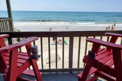 Image de Ocean Front with Massive New Kitchen!