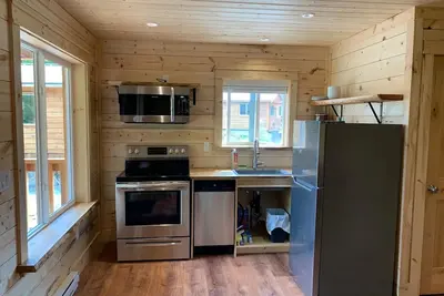 Image de Cedar Cabin - Brand new cabin on large property