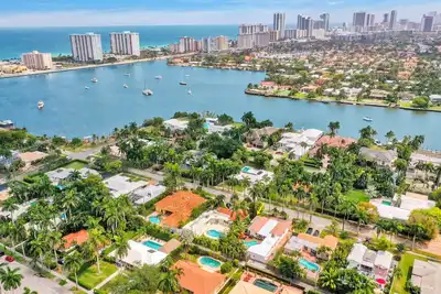 Image de 5br Residential Tropical House w/ Heated Pool