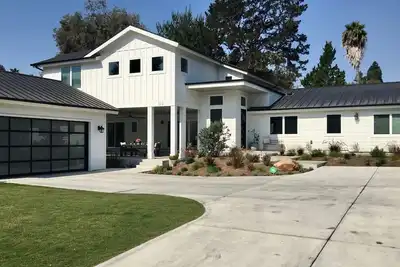 Image de 4br 4. 5b Newly Built Modern Farmhouse Ideal Getaway for Families