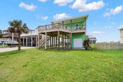 Image de Beach Retreat, Crystal Beach, Beach view with Beach Road Access