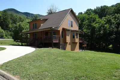 Image de Easy Access/Theater-Game Rm/Fire Pit/HotTub/WiFi/Large Yard/View/Pool Access