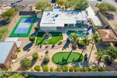 Image de Pickleball in Paradise- 6 bedrooms, pool, spa, arcade, putting green & sports/pickleball/volleyball!