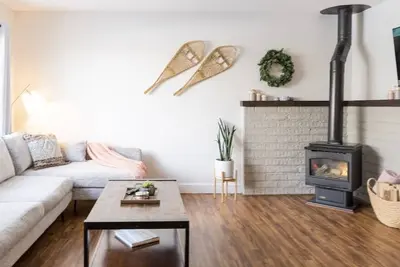Image de ❤️ Ski Champagne Powder / Steps2FreeBus-Hot Tubs- FirePlace-W/D - SkiRack ❤️