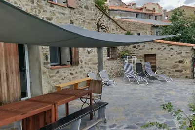 Image de Can Poujol, profiter au soleil de ses amis et famille au calme