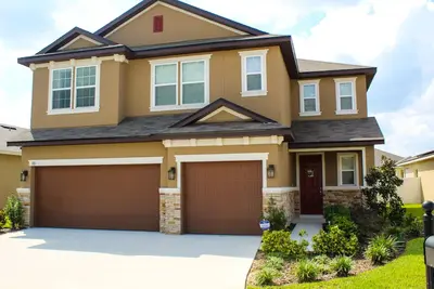 Image de 5 Bd/4bba Retreat House in a Peaceful Setting With Great Amenities!
