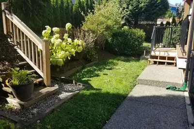 Image de Fraser Heights 3 Br Basement Suite Surrey