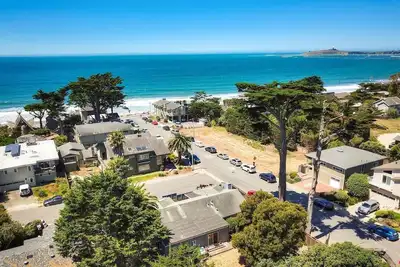 Image de Ocean View House Few Steps from Miramar Beach