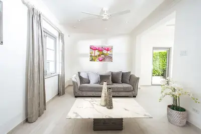 Image de Romantic Getaway - Villa at St. James (1 bed)