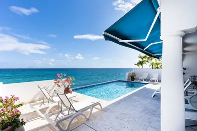 Image de **Amazing Rates For Certain Weeks** Luxury 4 bedroom villa at Shore Pointe