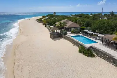 Image de **Please Enquire For Our Special Rates** 4 bedroom villa on Baie Longue Beach