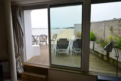 Image de Superbe studio sur la plage vue mer exceptionnelle : les pieds dans l'eau