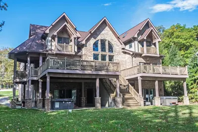 Image de Vvs - Very Very Special: Private Dock in Prime Location, Hot Tub & Game Room
