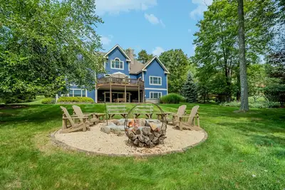 Image de Lake Country | Lake Access + Hot Tub