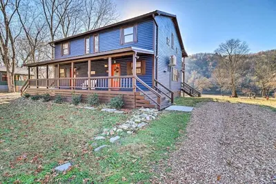 The Willow Breeze Cabin on the White River - Entire Home