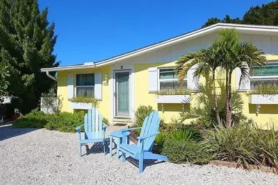 Image de Beachy Boathouse Cottage, 2 Br, 1ba, Private Pool, Steps to Beach and Bay-