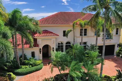 Image de Luxurious Delray Beach Waterfront Pool Home with Vip Beach Passes! Pet Friendly!