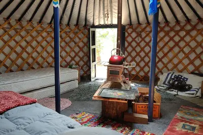 Image de Yurt in Secluded Setting Near Mt Shasta\/McCloud, Ca