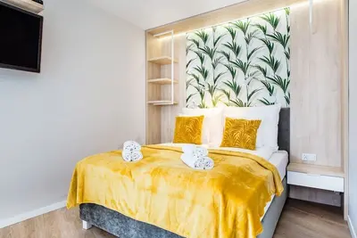New 1-bedroom Apt near Old Town
