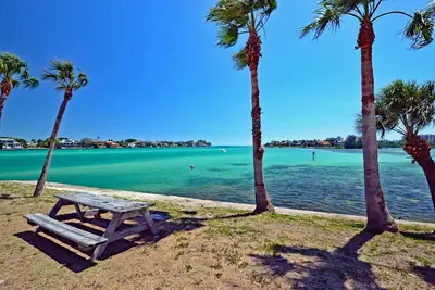 Image de Beach Front Duplex, Walk to Village, Watch the Sunsets from Balconies