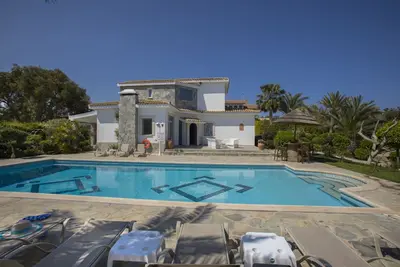 Image de How to Rent Your Own Villa in Protaras with Fantastic Private Pool, Protaras Villa 1534