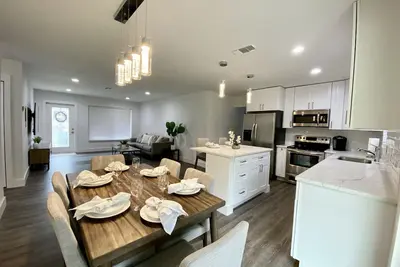 Image de Impeccable 3 Br Beach Home Near Famed Atlantic Ave