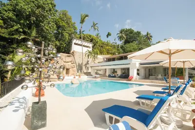 Beautiful Villa with Pool and Bay Views in Acapulco