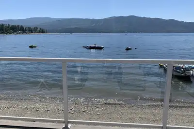 Image de Lake Front Property 250 of Beach Front