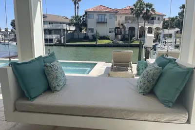 Just renovated! Premier location - 6 bedrooms, amazing views, wide canal, Pool!