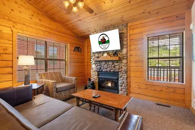Image de Romantic Walk-in Cabin for Two in the Heart of Branson - Jacuzzi Tub