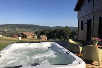 Image de Chalet avec Jacuzzi, 2 Sdb, proche pistes ski et centre ville, charges incluses