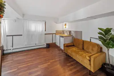 Suite à 3 chambres dans un sous-sol