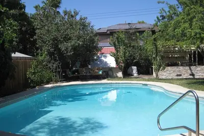 Image de Hidden Oasis with pool and garden