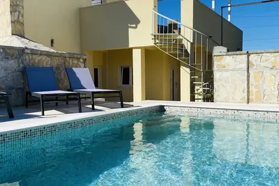 Image de Tolles Ferienhaus mit Pool Maisonette in Kroatien