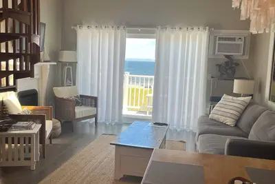 Image de Direct Beachfront Condo