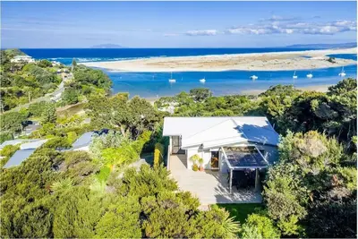 Image de Black Pearl Barn - Spacious, contemporary and well-styled, Black Pearl Barn is the perfect holiday getaway for 1-2 families or up to 3 couples