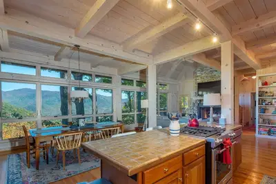 Image de Sky High at Laurel Ridge | Post & Beam Cabin With Long-range Mountain Views!