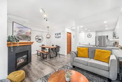 Image de 3br | Lagoons | King Bed | Private Hot Tub | Private Balcony | Village Location | Parking