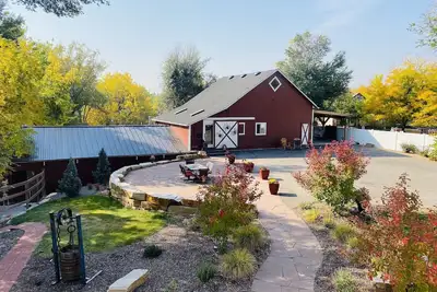 Image de Gated Historic Barn House - Near Csu and Stadium!