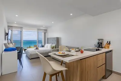 Image de Jolly Ocean View Studio on a 5th floor