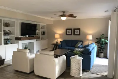 Image de Spacious 4 Bdrm/3 Bath Villa Minutes To The Beach. Pool/Tennis/Pickleball