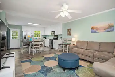 Image de Beach Happy: Kid-friendly Home Less Than a Mile From the Beach