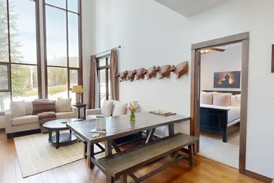 Image de Dog-friendly, 3 bedroom ski-in/ski-out end unit
