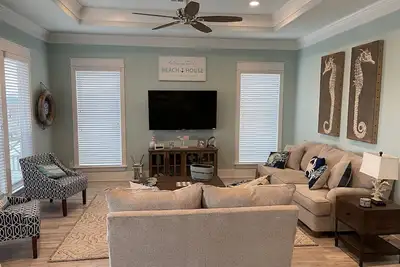 Image de Amazing Beach House - A Very Short Walk To The Beach!