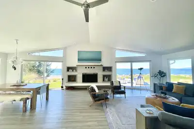Image de Luxurious Whidbey Beachfront Retreat