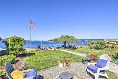 Image de Waterfront Puget Sound Retreat: Steps to Beach!