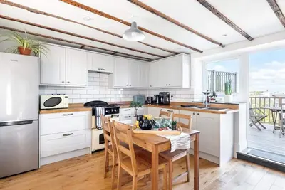 Image de Cosy Fisherman's Cottage w/ Balcony & Sea Views
